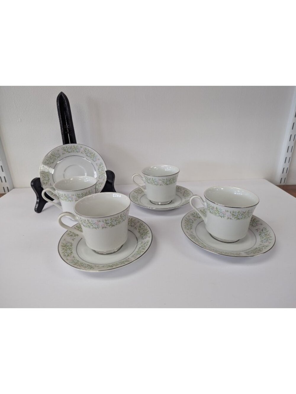 Taihei China Fine China Tea Cups & Saucers Set 4 Floral Silver Trim Japan